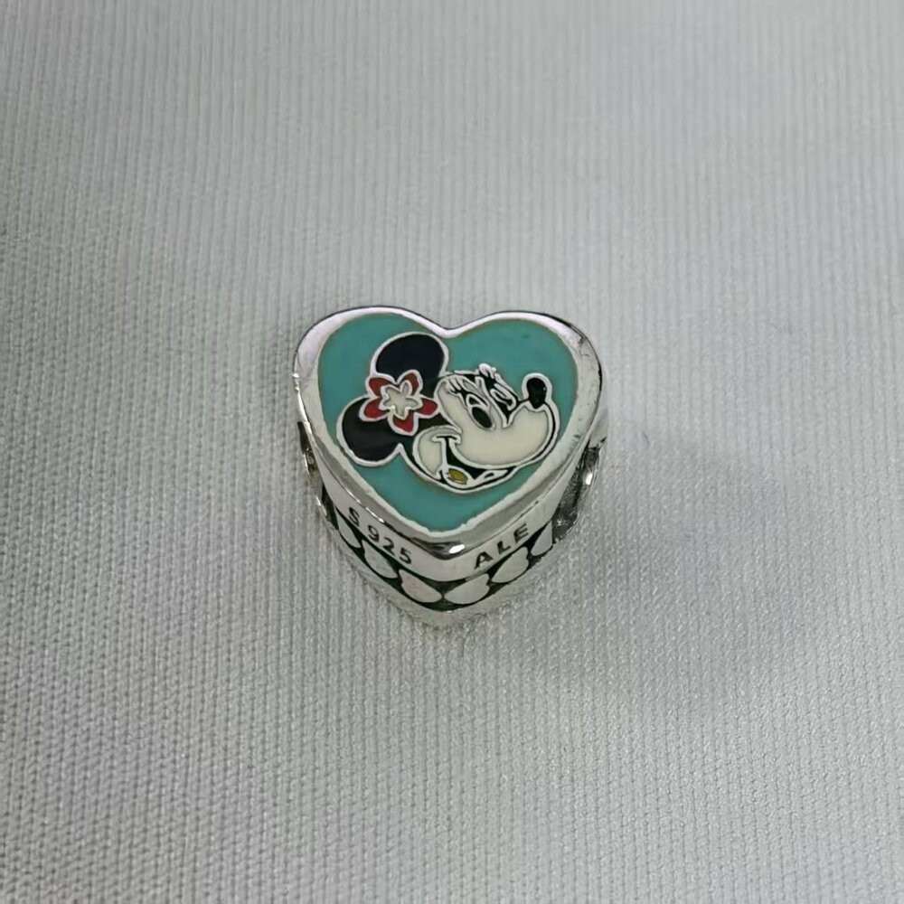 Pandora 2022 Disney Aulani Exclusive Hawaiian Minnie Mouse Trinket Pendant